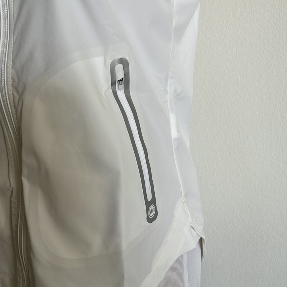 Peter Millar woman’s vest size medium white - Picture 4 of 10